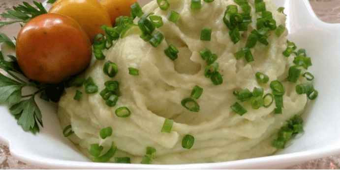 Puree úr litaðri hvítkáli með tómötum